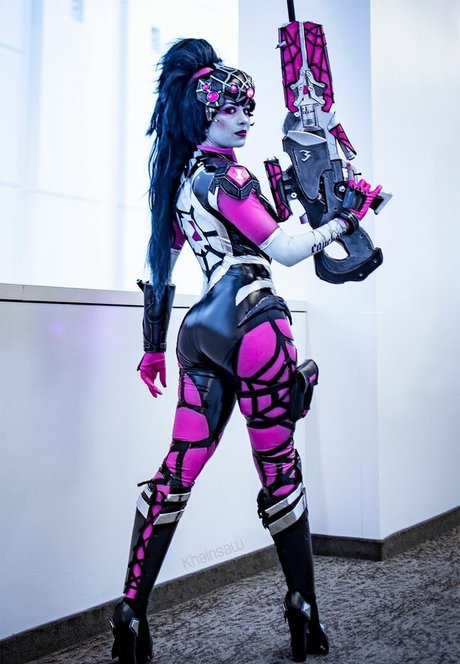 Khainsaw star naked image