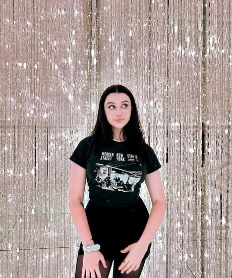 LivBev hot actress images