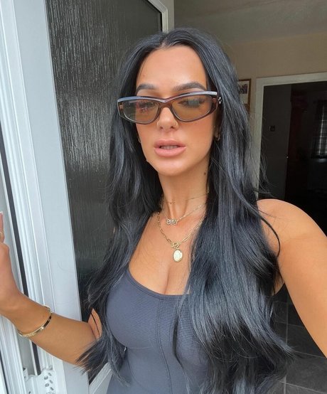 Louise Reid pornstar top picture