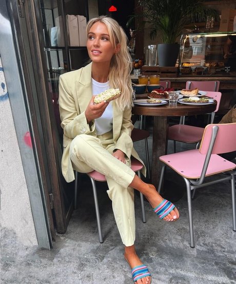 Lucie Rose Donlan top model photo