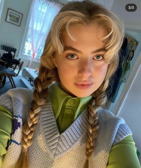 Anais Gallagher free actress pics