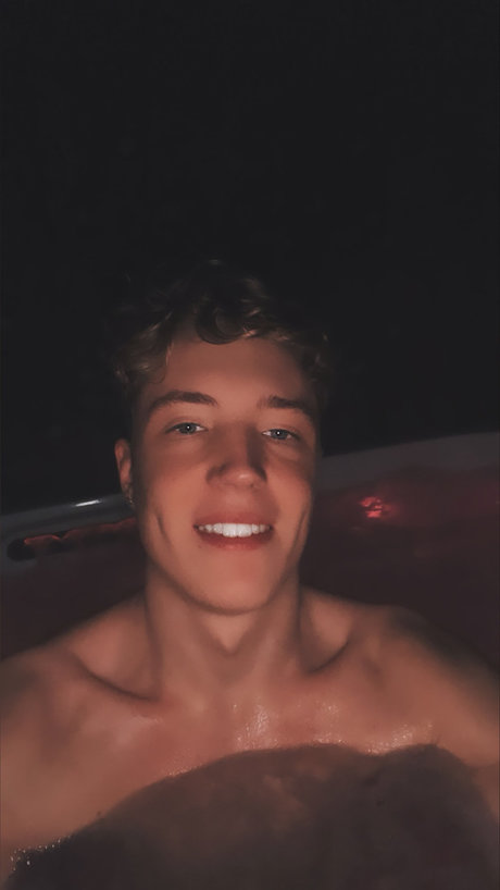 MASTER TOM_ naked pornstar picture