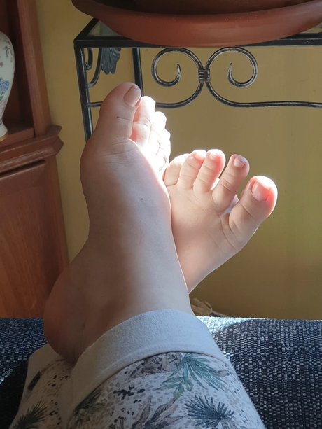 Nixie Pixie Feet erotic model gallery