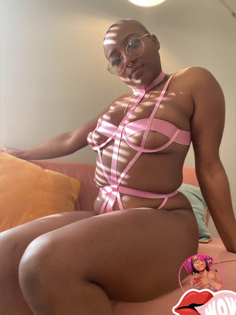 Peach Fuzz XXX pretty pornstar pictures