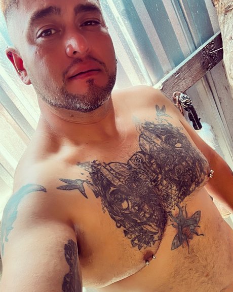 Oraxulo pornstar nude image