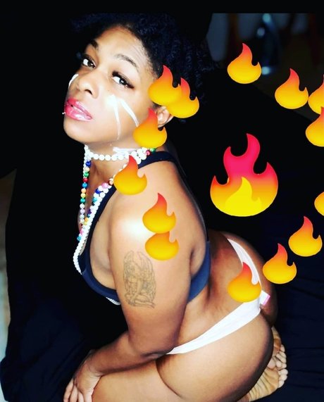 MonarchGalaxyXX nudes star image