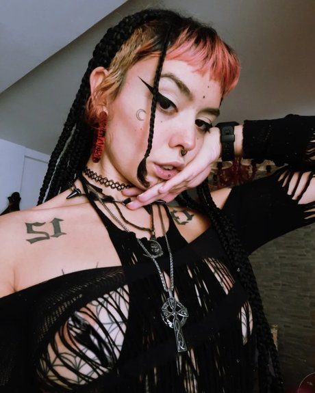 ONIRIKA nude pornstar picture