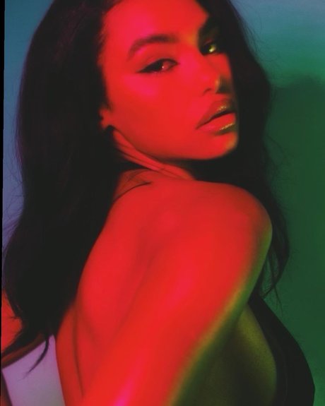 Nisa model nude photo