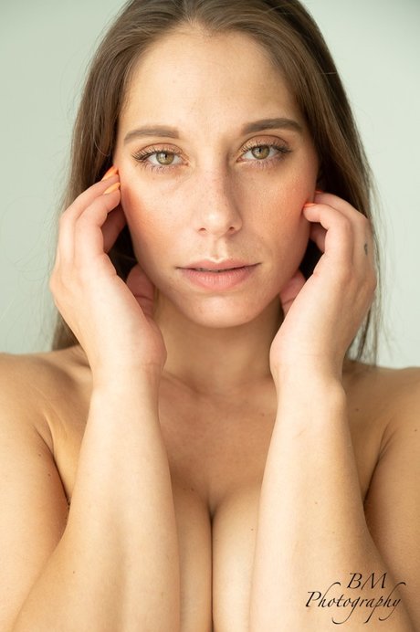 PureCanvas model nice pic