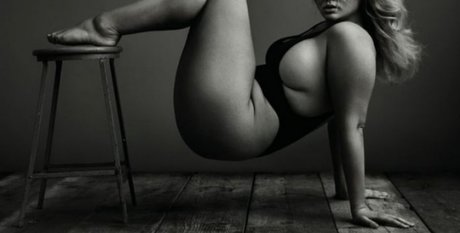 beautiful babe onlyfans erotic archive