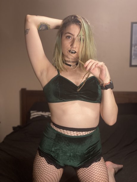 Manic Mondae nudes model image