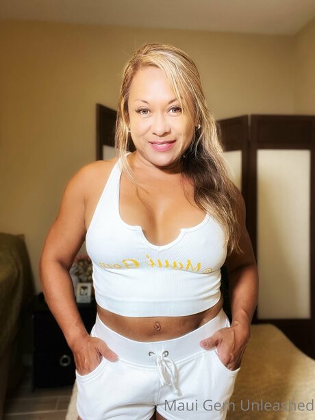 _Maui Gem UNLEASHED_ sexy model photos