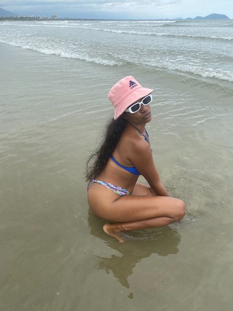 MCVINQ star nude photo
