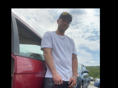 Josh Messier xxx model pic
