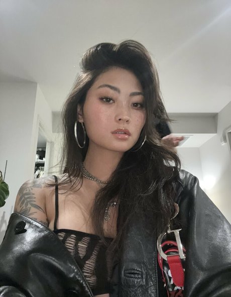 Mae Col star nude pic