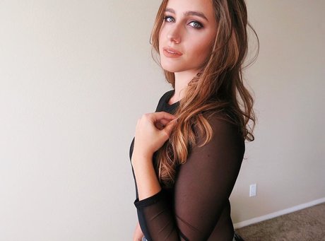 HayliNic model porn image