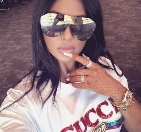 Amelia Maltepe pornstar naked pic