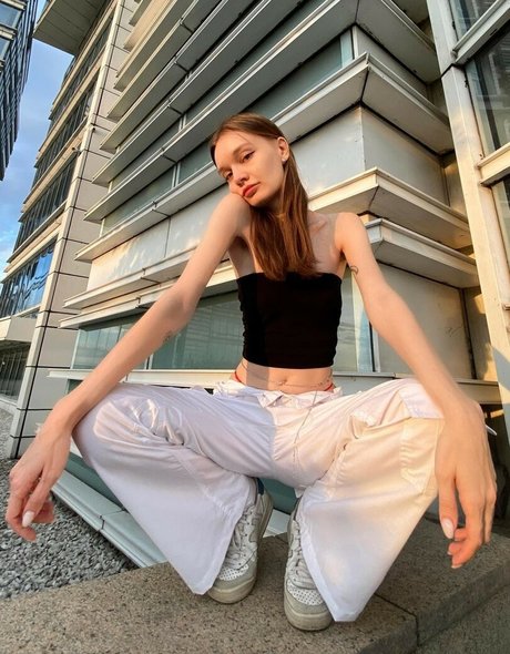 litlonn art actress photo