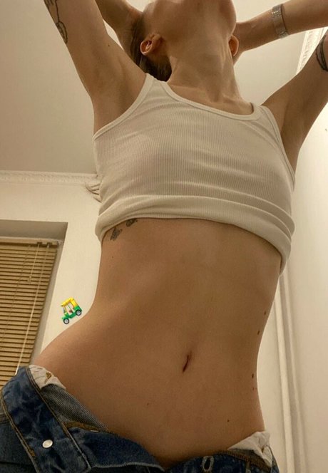 litlonn erotic actress image