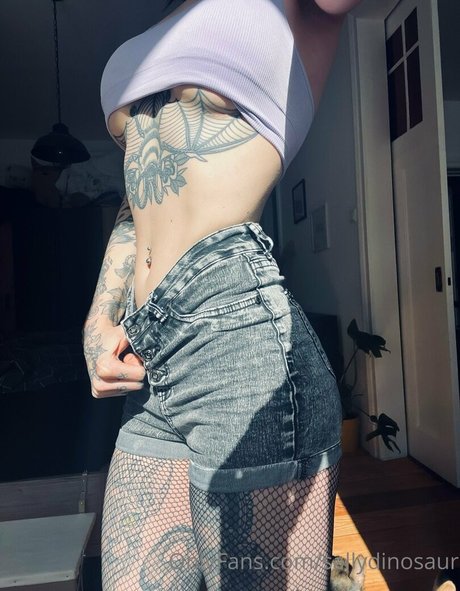 Sallydinosaur model nudes photos