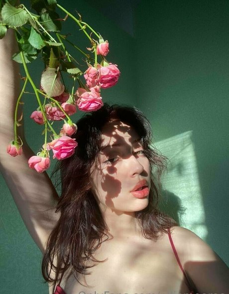 elliemooree model nudes picture