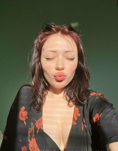 elliemooree star top photos