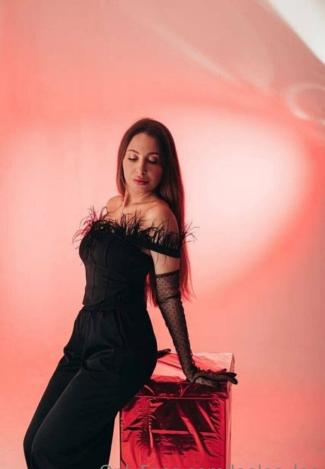 leeloo lee star hot photo