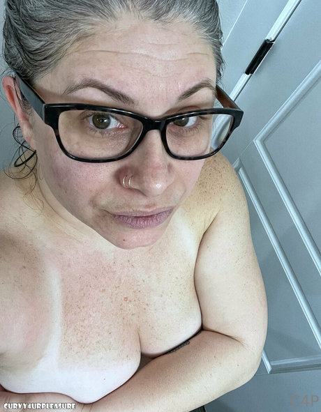 curvy4urpleasure porn model picture