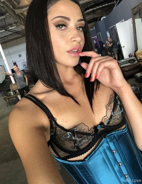 avilovexxx model sex photo