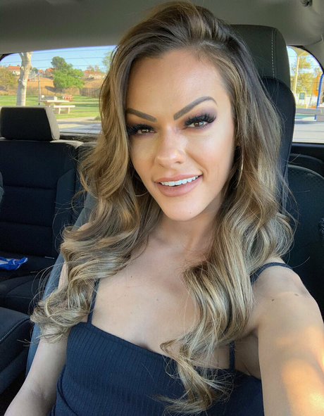 ailadonovannn art star gallery