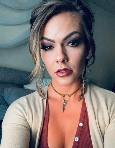 ailadonovannn nudes model galleries