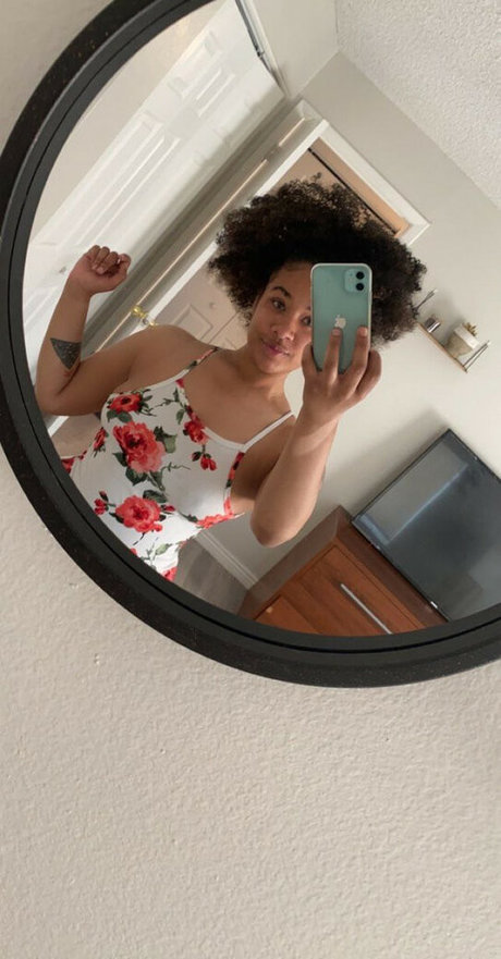 Elusivemulatto pornstar sexy pictures