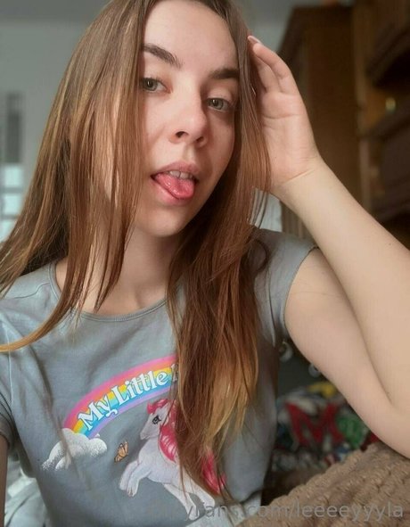 leeeeyyyla model erotic images