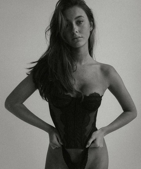 Sarah Waddles pornstar art photos