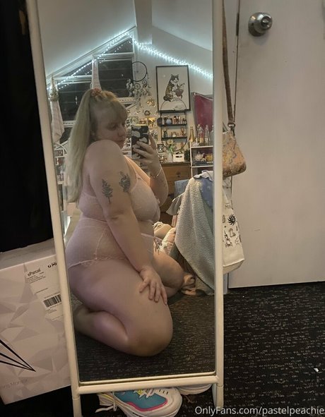 pastelpeachie exclusive pornstar image