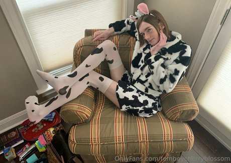 femboycherryblossom model perfect pics