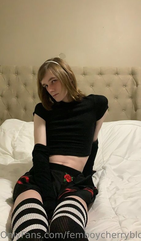 femboycherryblossom sex model photo