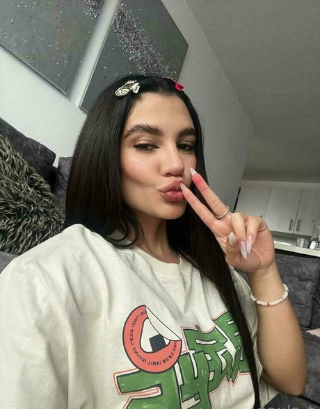 paulatorofree naked actress img