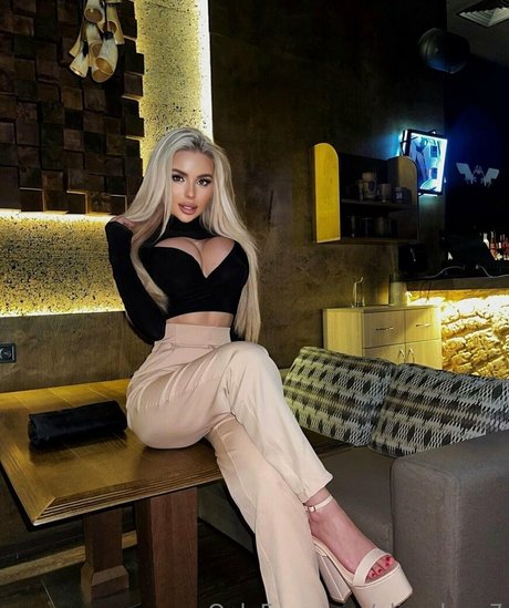 elise luna7 exclusive pornstar images