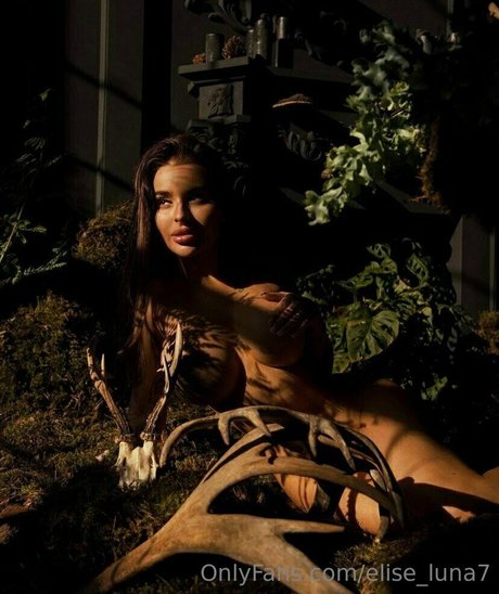 elise luna7 nice model photo
