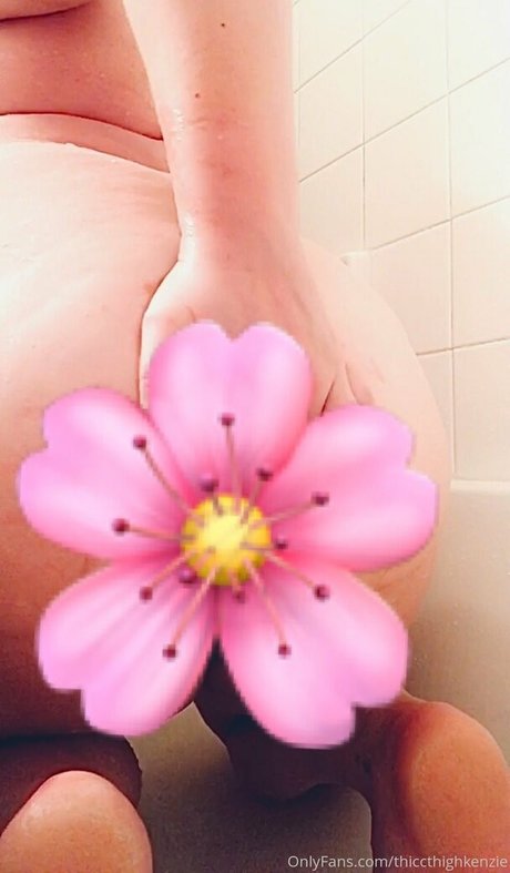 thiccthighkenzie porn star image