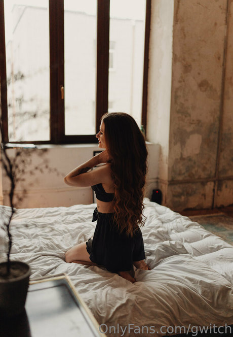 busty brunette onlyfans pornos pic