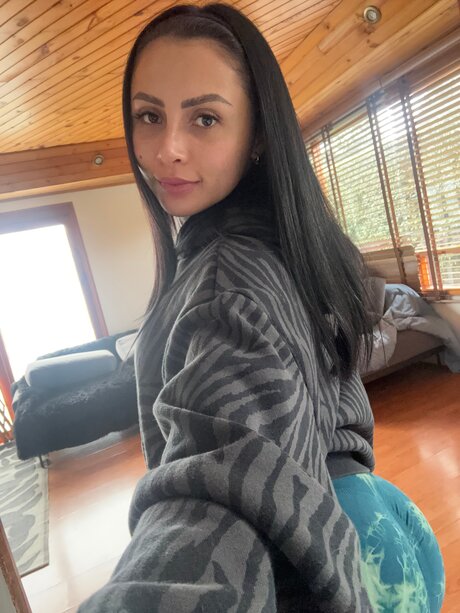 charlotte19y naked model galleries