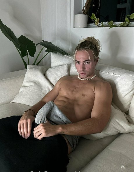 thebeachbumfree model pornographic image