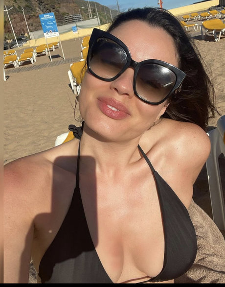 Sarah Story model sexy img