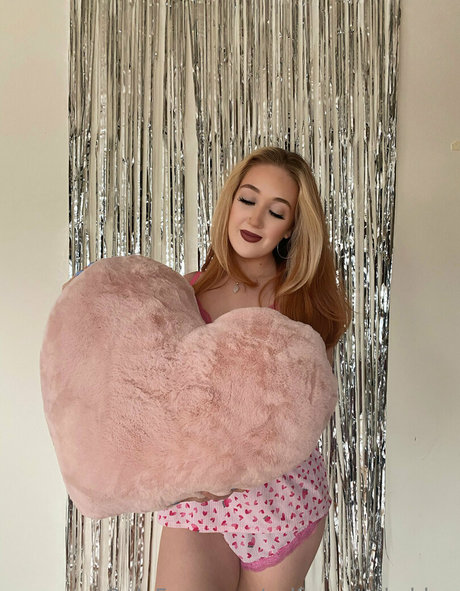 selfcarewithchloe top pornstar pictures