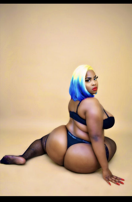 Bigbootysam beautiful model gallery