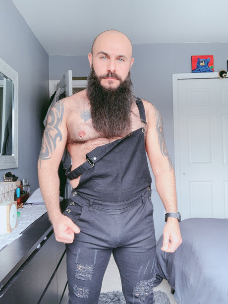 The Bearded Bear Man nudes star pic