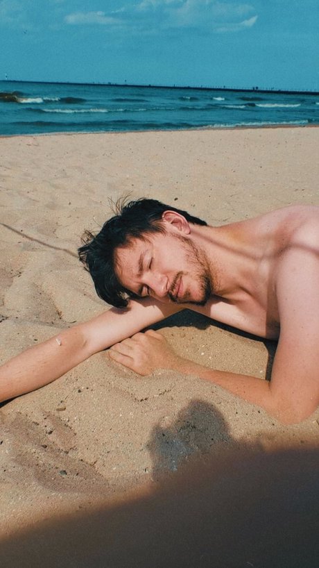 Art Vandelay naked model pic