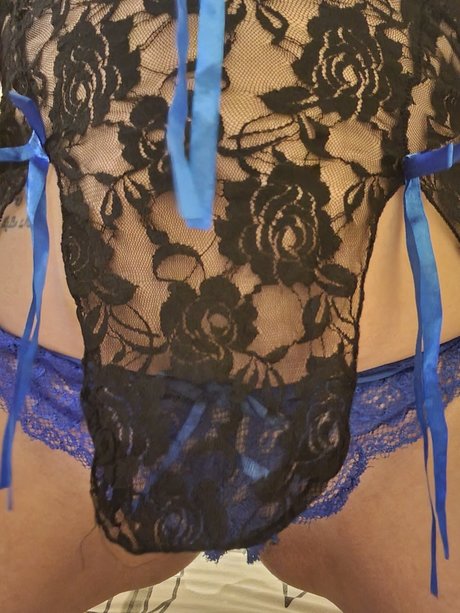 HotWidow star erotic gallery